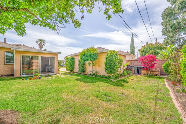 Detail Gallery Image 2 of 16 For 10608 Beak Ave, South Gate,  CA 90280 - 3 Beds | 2 Baths