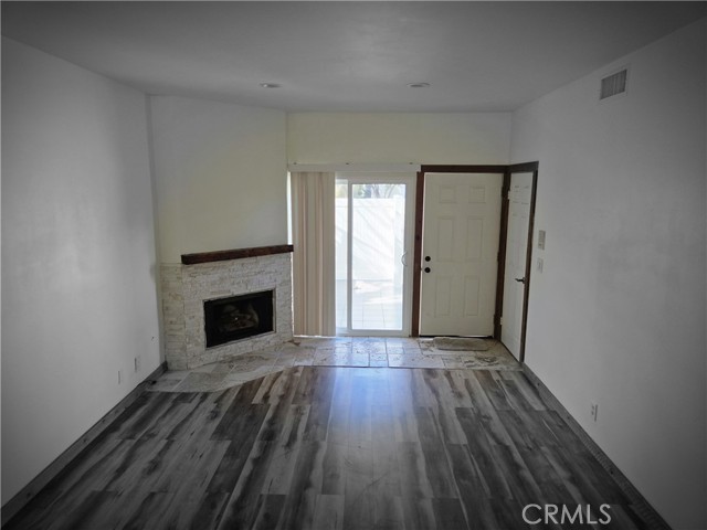 Detail Gallery Image 5 of 21 For 22865 Del Valle St #1,  Woodland Hills,  CA 91364 - 2 Beds | 2/1 Baths