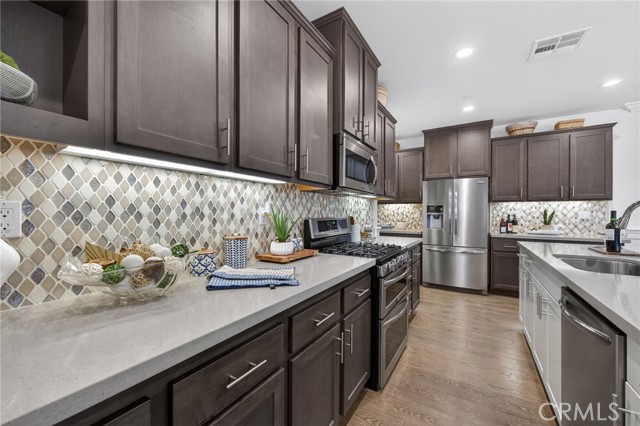 Detail Gallery Image 20 of 75 For 39776 Strada Firenze, Lake Elsinore,  CA 92532 - 4 Beds | 3 Baths