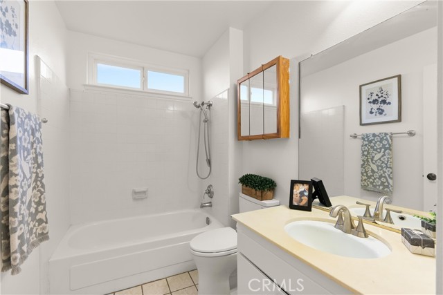 24595 Overlake Drive, Lake Forest CA: https://media.crmls.org/medias/aad1b784-375d-4844-840f-f9b31824da30.jpg