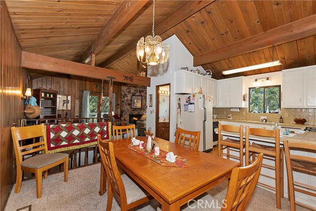 Detail Gallery Image 6 of 33 For 763 E Victoria Ct, Lake Arrowhead,  CA 92352 - 4 Beds | 2/1 Baths