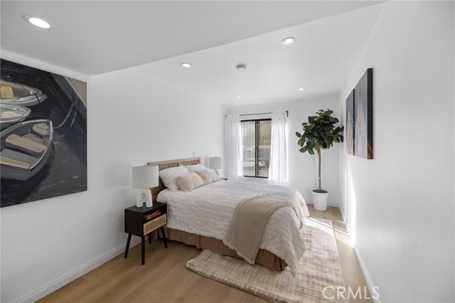 1940 N Highland Avenue, Los Angeles CA: https://media.crmls.org/medias/aad25aca-8677-4ca1-b668-e9c32470e86c.jpg