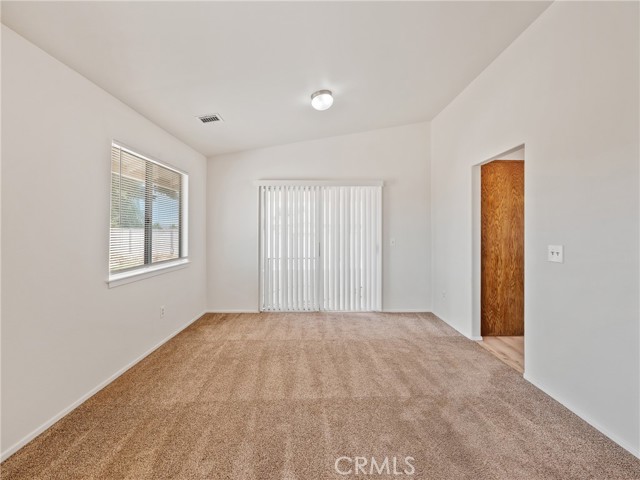 Detail Gallery Image 13 of 41 For 15464 Erie Rd, Apple Valley,  CA 92307 - 3 Beds | 2 Baths