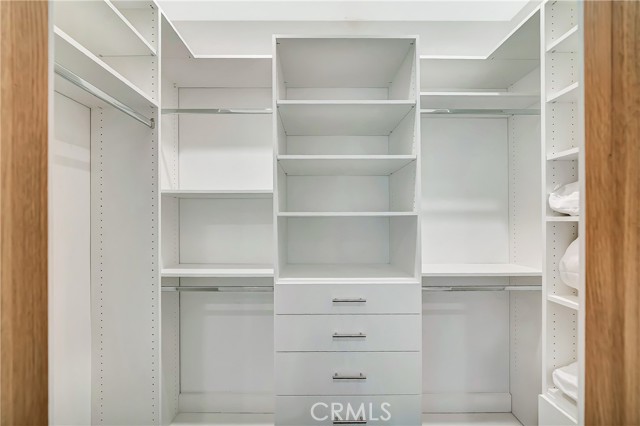 5622 Katherine, Sherman Oaks CA: https://media.crmls.org/medias/aad2f285-56d9-477f-a38d-57d2143352c8.jpg