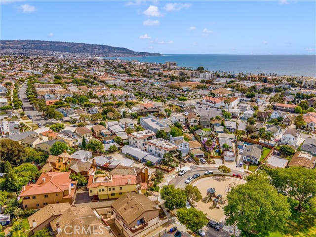 638 Vincent Park, Redondo Beach, California 90277, 4 Bedrooms Bedrooms, ,3 BathroomsBathrooms,Residential,Sold,Vincent Park,SB22135337