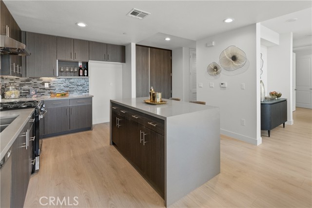 Detail Gallery Image 4 of 66 For 168 S Monterey St #512,  Alhambra,  CA 91801 - 3 Beds | 3/1 Baths