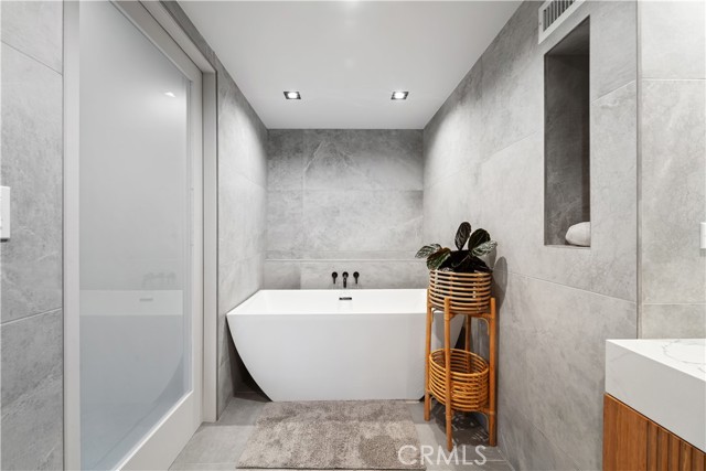 Detail Gallery Image 27 of 56 For 19778 Grand View Dr, Topanga,  CA 90290 - 4 Beds | 4/1 Baths