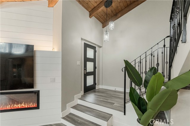 Detail Gallery Image 11 of 69 For 22294 Whirlaway Ct, Canyon Lake,  CA 92587 - 3 Beds | 2 Baths