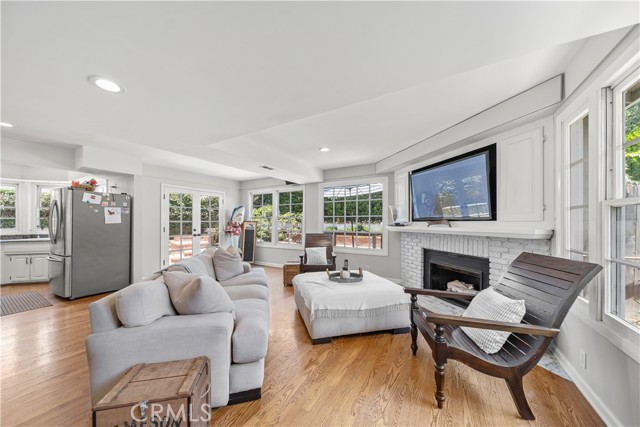1733 Bayou Way, Seal Beach CA: https://media.crmls.org/medias/aad42e99-58ea-4902-9423-a358400a896f.jpg