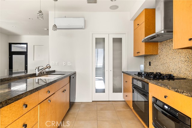 Detail Gallery Image 5 of 22 For 3009 Ocean Front Walk, Venice,  CA 90291 - 3 Beds | 2 Baths