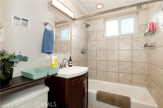 2114 India Street, Los Angeles CA: https://media.crmls.org/medias/aad4e9e0-7948-4260-a944-1168211afe07.jpg