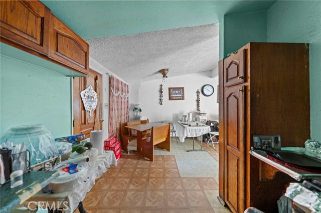 Detail Gallery Image 12 of 41 For 526 Nottingham Ave, Santa Ana,  CA 92703 - 4 Beds | 2 Baths