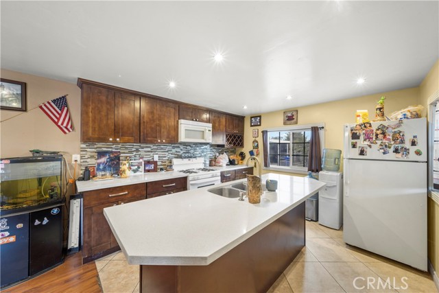 17333 Valley Boulevard, Fontana CA: https://media.crmls.org/medias/aad66998-f693-45a8-ae26-bdf6063495ba.jpg