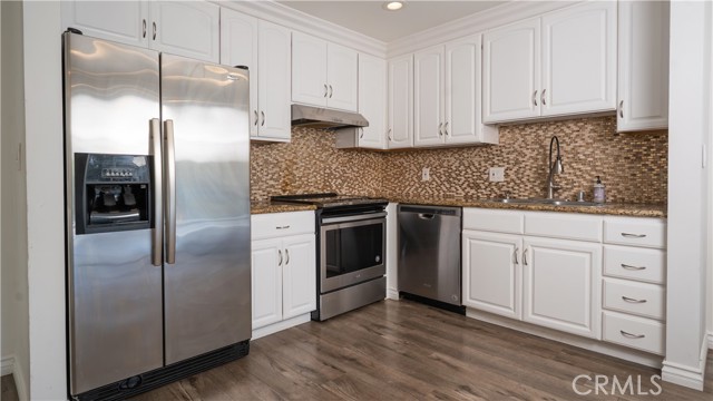 Detail Gallery Image 3 of 12 For 102 Scholz #37,  Newport Beach,  CA 92663 - 1 Beds | 1 Baths