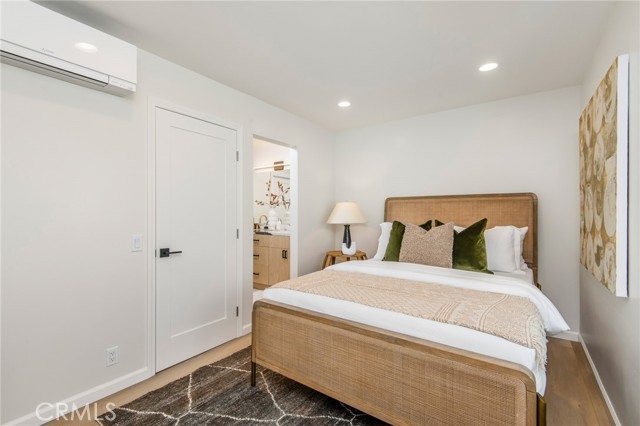 Detail Gallery Image 11 of 34 For 717 Orchid Ave #1/2,  Corona Del Mar,  CA 92625 - 4 Beds | 3 Baths