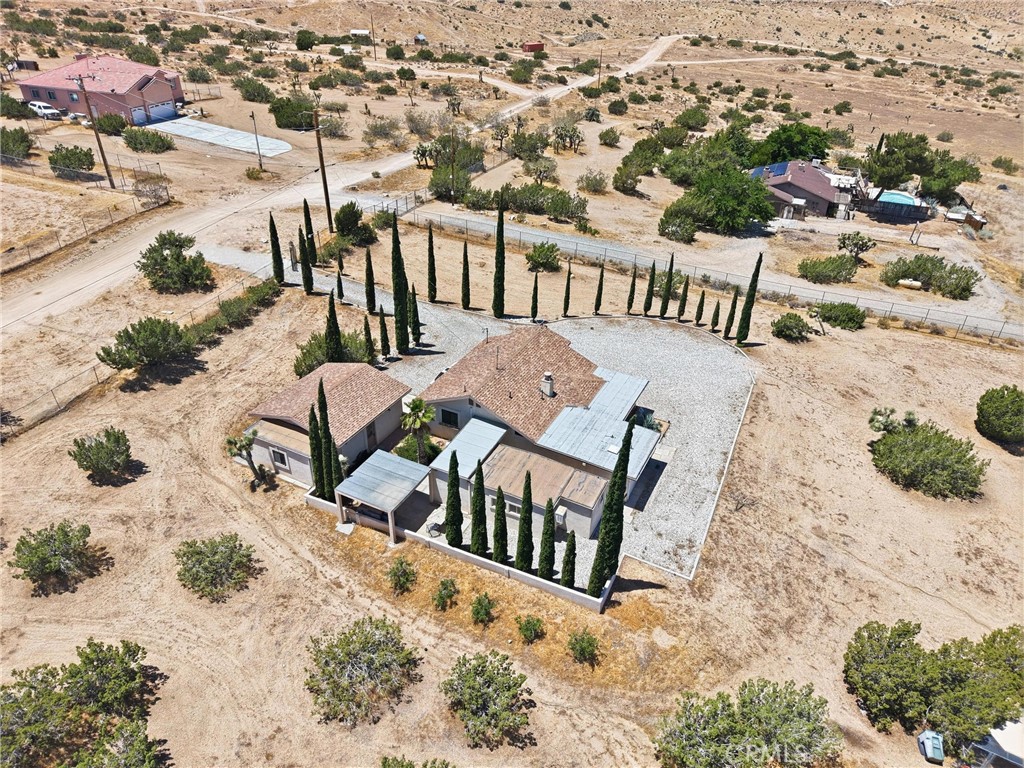 https://media.crmls.org/medias/aad8170f-a1ae-4591-9fb2-d1605e9cb44b.jpg?preset=X-Large