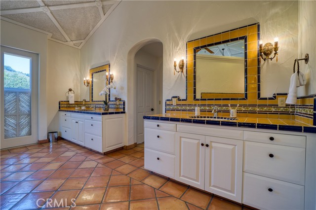 1220 Bassi Drive, San Luis Obispo CA: https://media.crmls.org/medias/aad86836-c96a-4820-89d7-2708645423d7.jpg