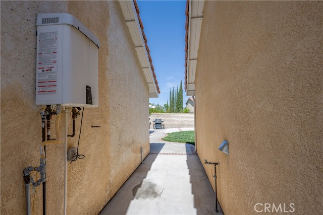 Detail Gallery Image 44 of 47 For 20419 Kesley St, Canyon Country,  CA 91351 - 6 Beds | 3 Baths