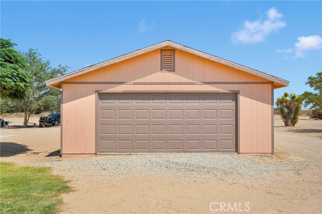 Detail Gallery Image 7 of 37 For 11025 Locust Ave, Lucerne Valley,  CA 92356 - 3 Beds | 2 Baths