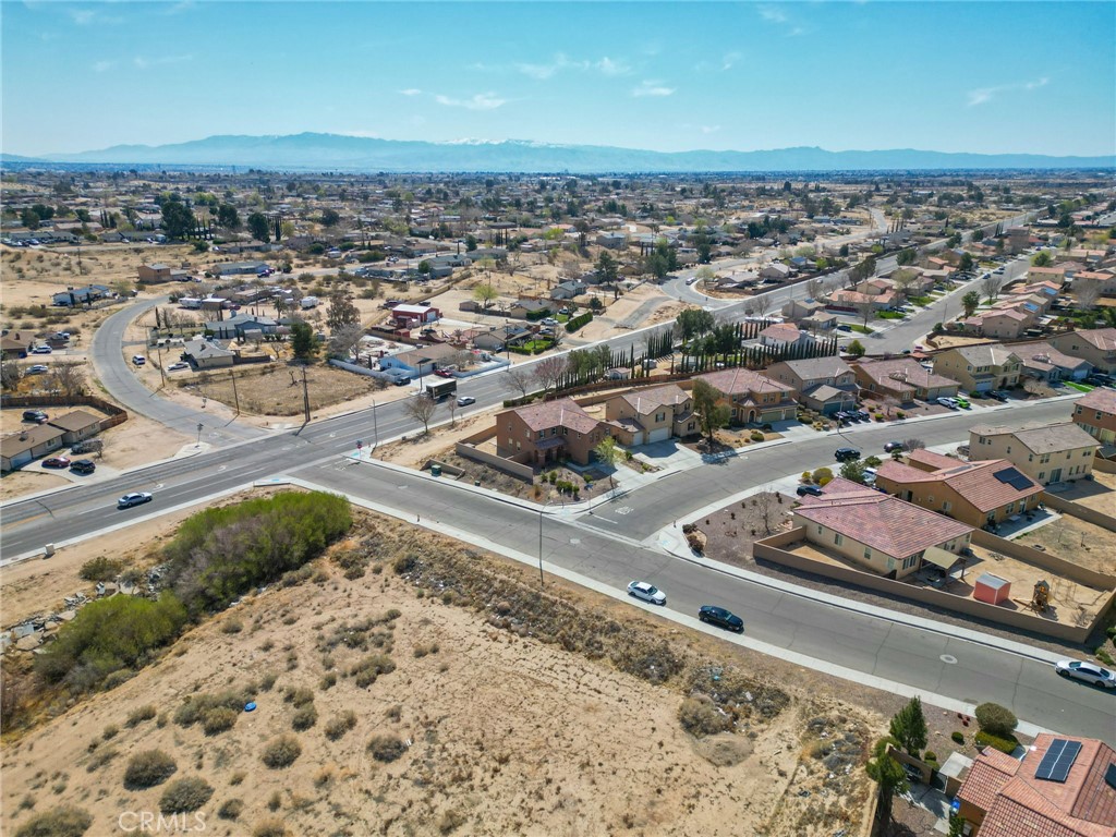 https://media.crmls.org/medias/aadb20b5-fad8-43c2-854e-1ead44256ea0.jpg?preset=X-Large