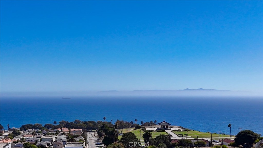 https://media.crmls.org/medias/aadb9435-06c4-4681-9d42-6a52977a4918.jpg?preset=X-Large