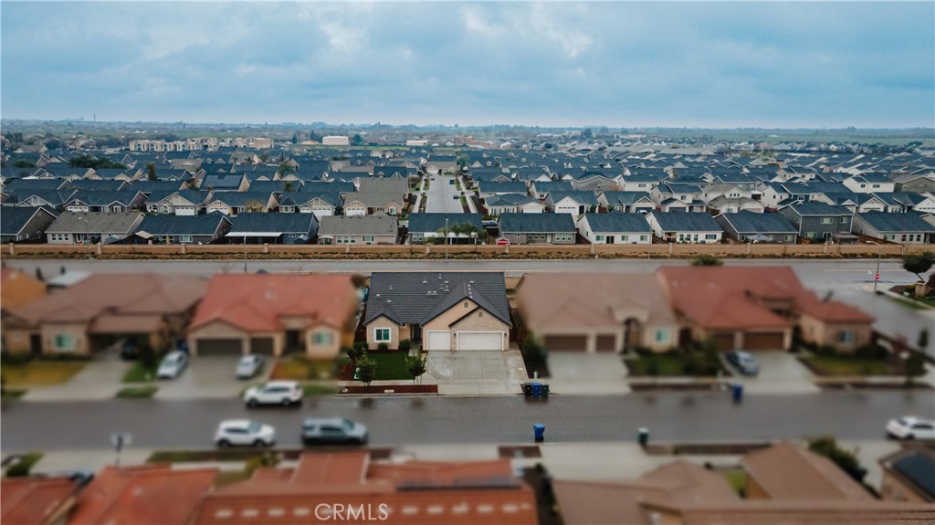 https://media.crmls.org/medias/aadbc8a5-e8ca-4b4a-a69b-d26d1c19b2a5.jpg?preset=X-Large