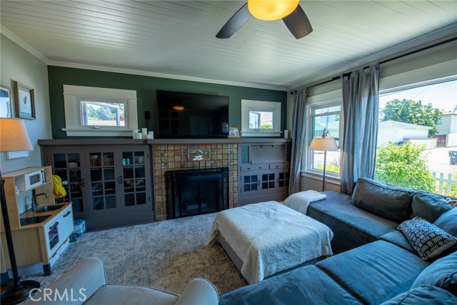 922 W 3rd Street, San Pedro CA: https://media.crmls.org/medias/aadbe11f-765d-4022-9a36-b198f2dfd3a4.jpg