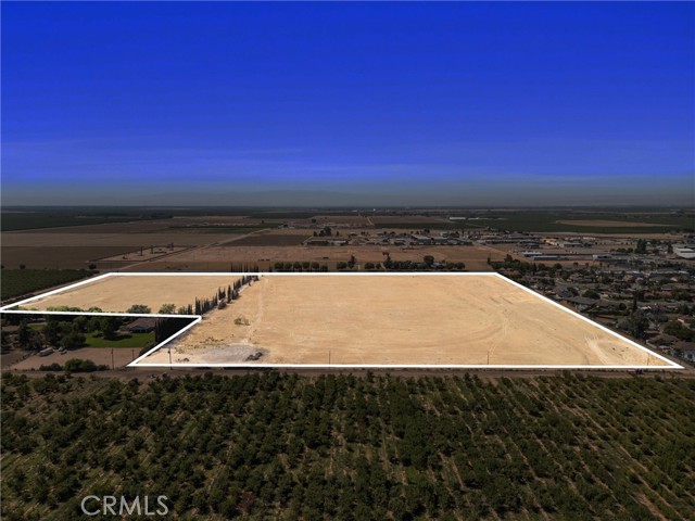 1320 E Lerdo, Shafter CA: https://media.crmls.org/medias/aadc701b-0d6c-4ed4-b723-0be85653db60.jpg