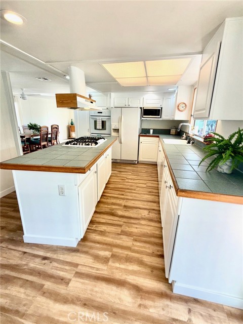 MLS #OC25236351 image #41