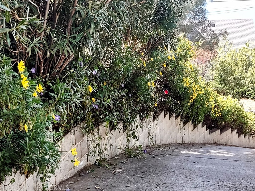 https://media.crmls.org/medias/aadd326c-2e51-4abc-81e1-007874ae5d77.jpg?preset=X-Large