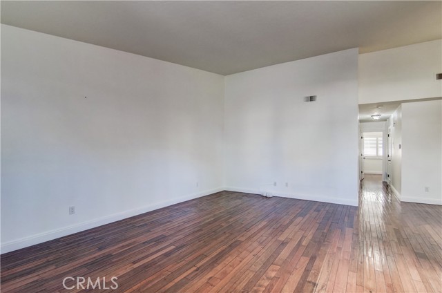 8566 Fallbrook Circle, Huntington Beach CA: https://media.crmls.org/medias/aade2e0e-32b8-4331-a7ea-d7a626f53578.jpg