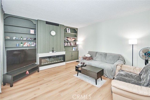 Detail Gallery Image 3 of 34 For 6124 Buckingham, Culver City,  CA 90230 - 1 Beds | 1 Baths