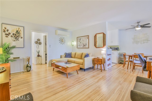 1030 E 2nd Street, Long Beach CA: https://media.crmls.org/medias/aadf0ba5-0049-4938-ab59-9b165908f90f.jpg