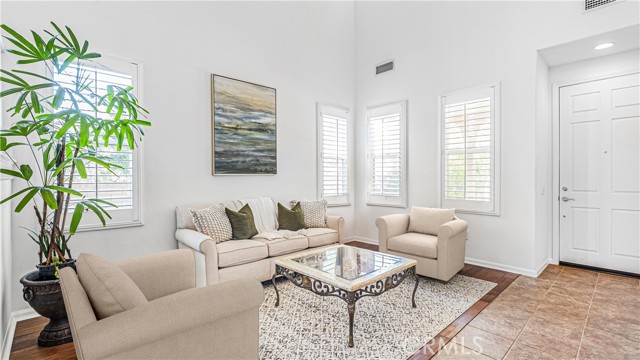 Detail Gallery Image 5 of 40 For 26812 Peppertree Dr, Valencia,  CA 91381 - 5 Beds | 3 Baths