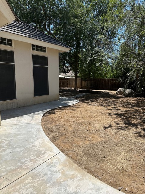 9003 Forest Oaks Court, Bakersfield CA: https://media.crmls.org/medias/aadf9131-6397-4521-835e-ed4a04802f05.jpg