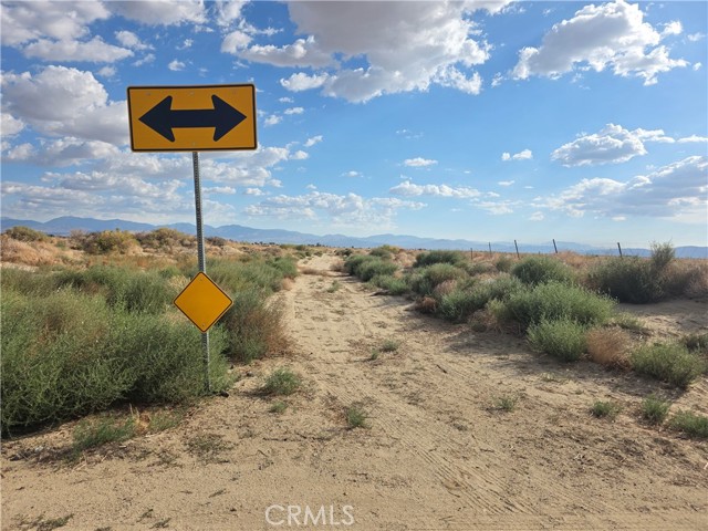 80 E Ave I, Lancaster CA: https://media.crmls.org/medias/aadfb18b-bd57-4fa3-8444-ab30f107a3a7.jpg