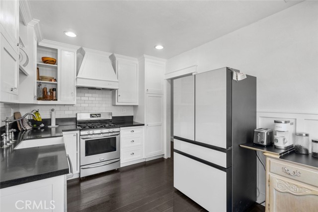 Detail Gallery Image 7 of 33 For 329 N Campus Ave, Upland,  CA 91786 - 3 Beds | 3 Baths