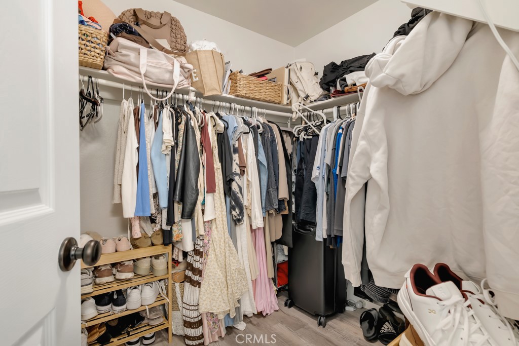 https://media.crmls.org/medias/aae16460-95d7-41dd-ad5f-4d1484db1792.jpg?preset=X-Large