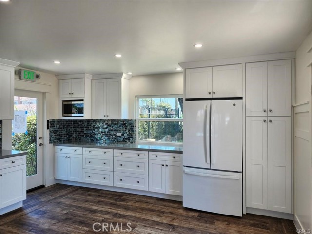 8195 Pawtucket Drive, Huntington Beach CA: https://media.crmls.org/medias/aae20dc0-eb3f-4994-9183-6e58420fb9ea.jpg