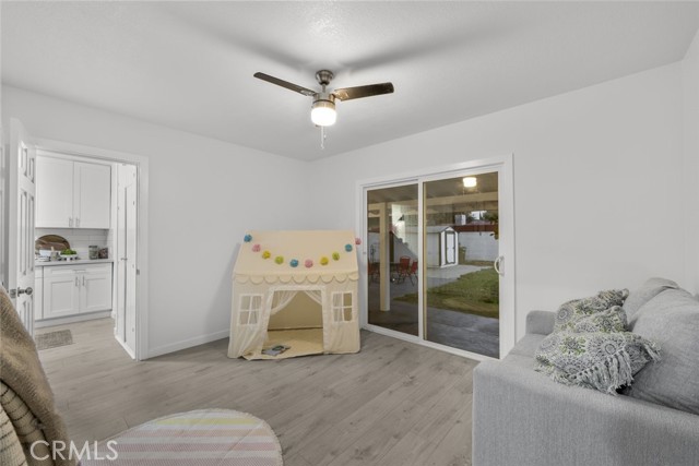 7228 Jamieson Avenue, Reseda CA: https://media.crmls.org/medias/aae218fb-dd47-4324-8778-6542bd4290b7.jpg
