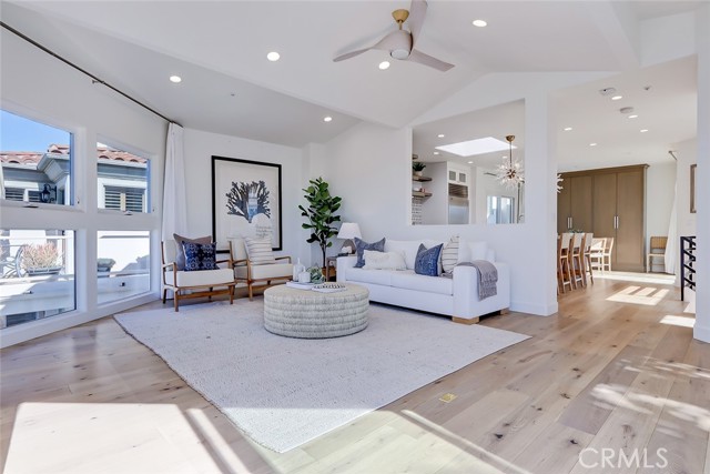 301 2nd Street, Manhattan Beach, California 90266, 3 Bedrooms Bedrooms, ,3 BathroomsBathrooms,Residential,Sold,2nd,SB22006124