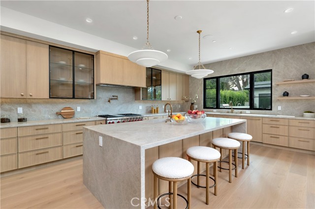 13024 Bloomfield Street, Studio City CA: https://media.crmls.org/medias/aae25784-4ea3-4f24-83b0-6121f687c9d8.jpg