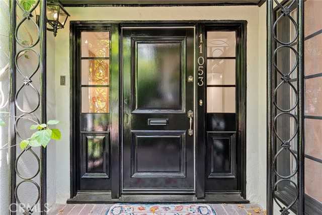 11053 Strathmore Drive, Westwood - Century City CA: https://media.crmls.org/medias/aae25edf-688f-4492-9451-5f8ebb974be6.jpg