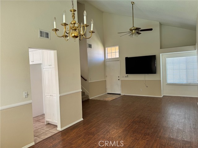 Detail Gallery Image 2 of 26 For 28006 Nantucket St, Castaic,  CA 91384 - 3 Beds | 2/1 Baths