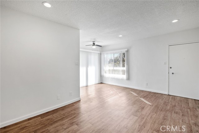 3337 S Durango Avenue, Los Angeles CA: https://media.crmls.org/medias/aae38e1f-409f-484c-acd2-2533d2250923.jpg