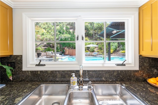 Detail Gallery Image 11 of 28 For 16990 Escalon Dr, Encino,  CA 91436 - 3 Beds | 2/1 Baths