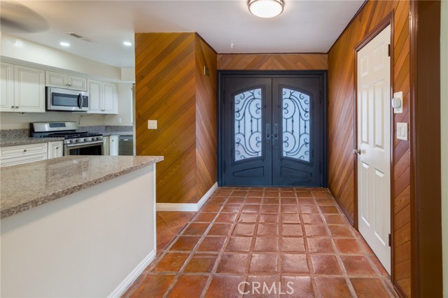 Detail Gallery Image 2 of 17 For 10931 Chimineas Ave, Northridge,  CA 91326 - 3 Beds | 2 Baths