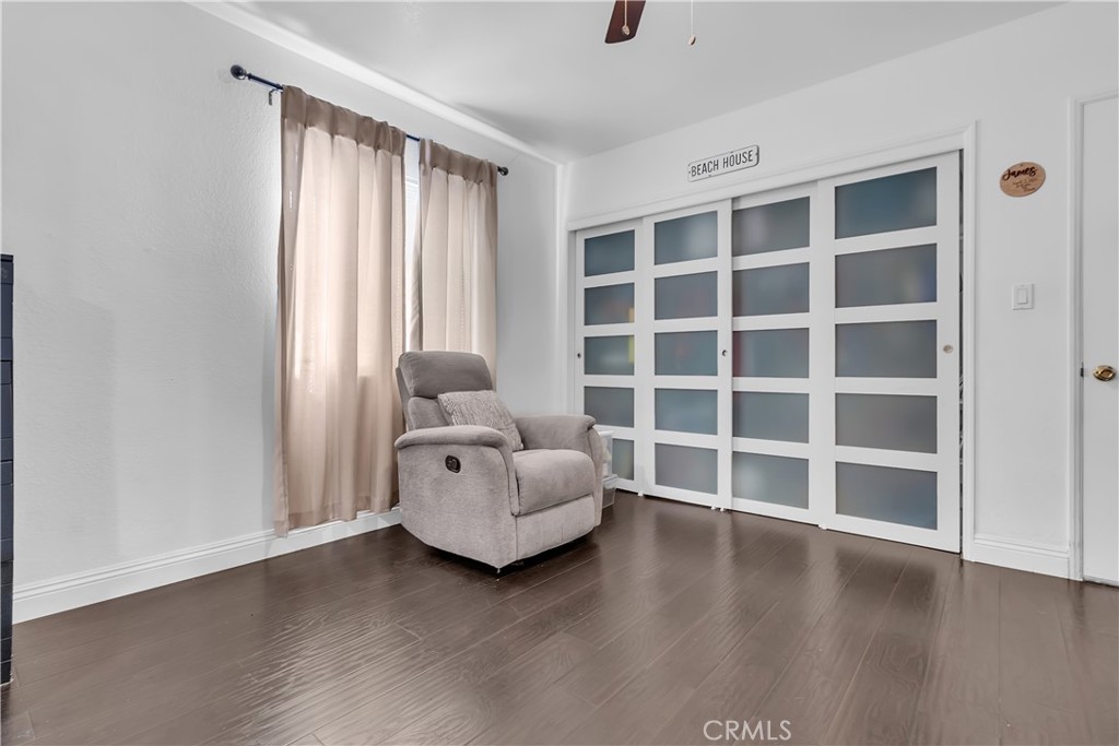 https://media.crmls.org/medias/aae4c0bd-4c0a-46b6-9223-3adfa4a4d777.jpg?preset=X-Large