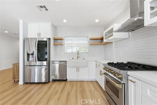 Detail Gallery Image 7 of 17 For 17546 Kittridge, Lake Balboa,  CA 91406 - 3 Beds | 2 Baths