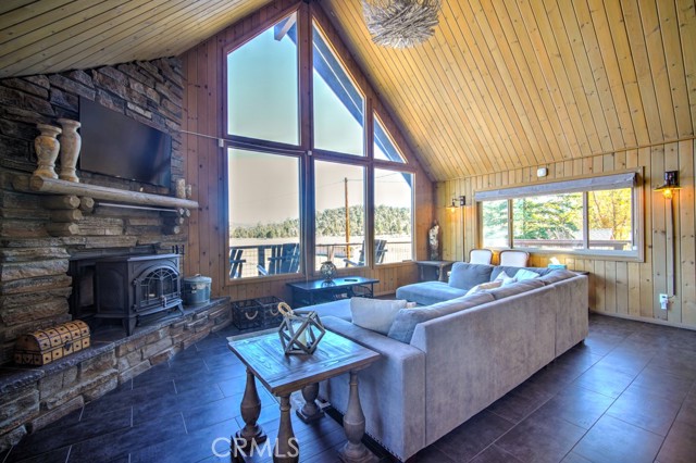 Detail Gallery Image 11 of 31 For 1412 E Big Bear Bld, Big Bear City,  CA 92314 - 3 Beds | 2 Baths